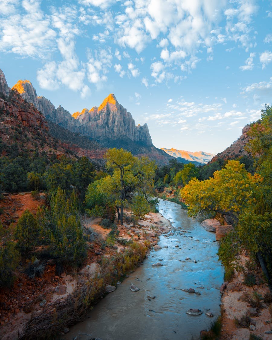 Canyon con fiume turchese in Albania